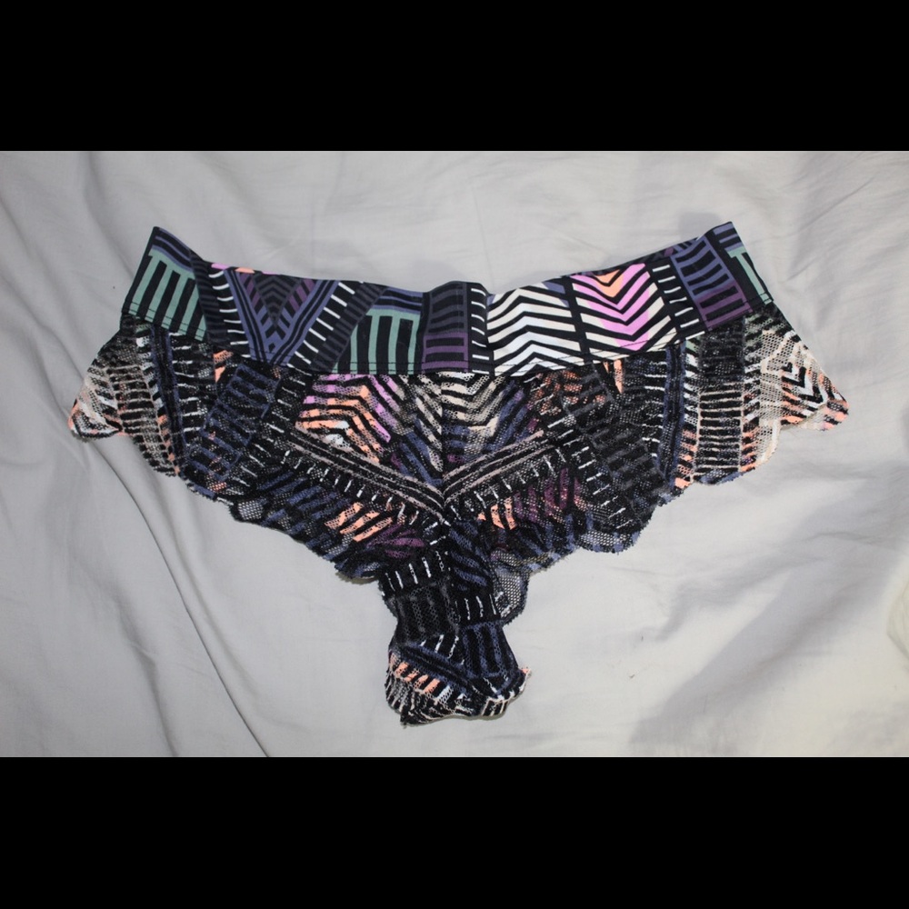 VS Pink Lacey Cheekster